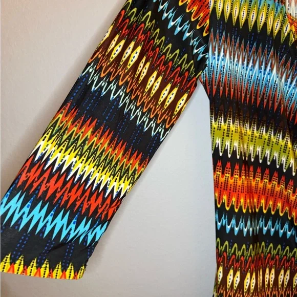 American City Wear Multicolor Geometric Top - Picture 3 of 7